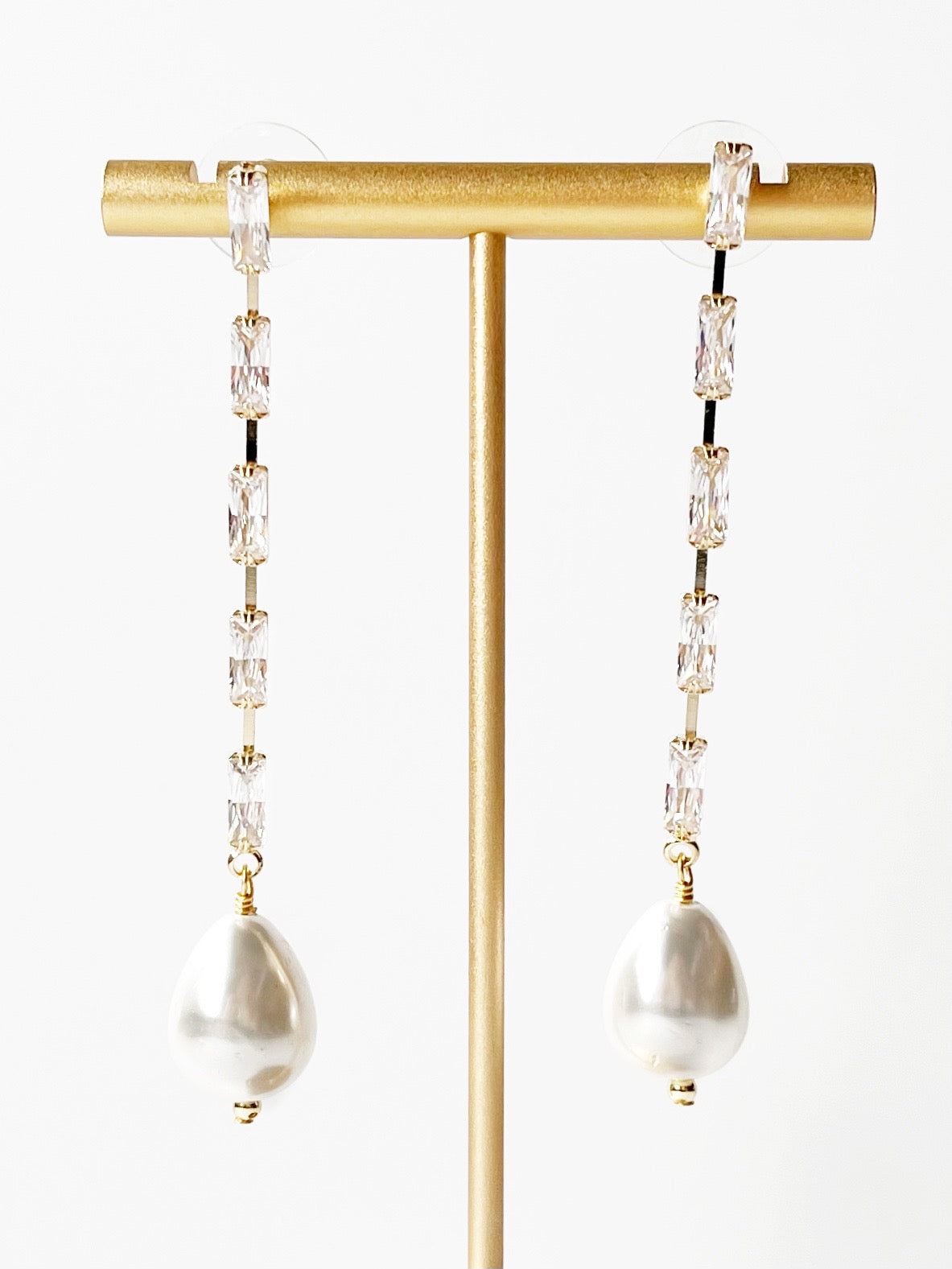 crystal and gold minimalist earrings with pearls