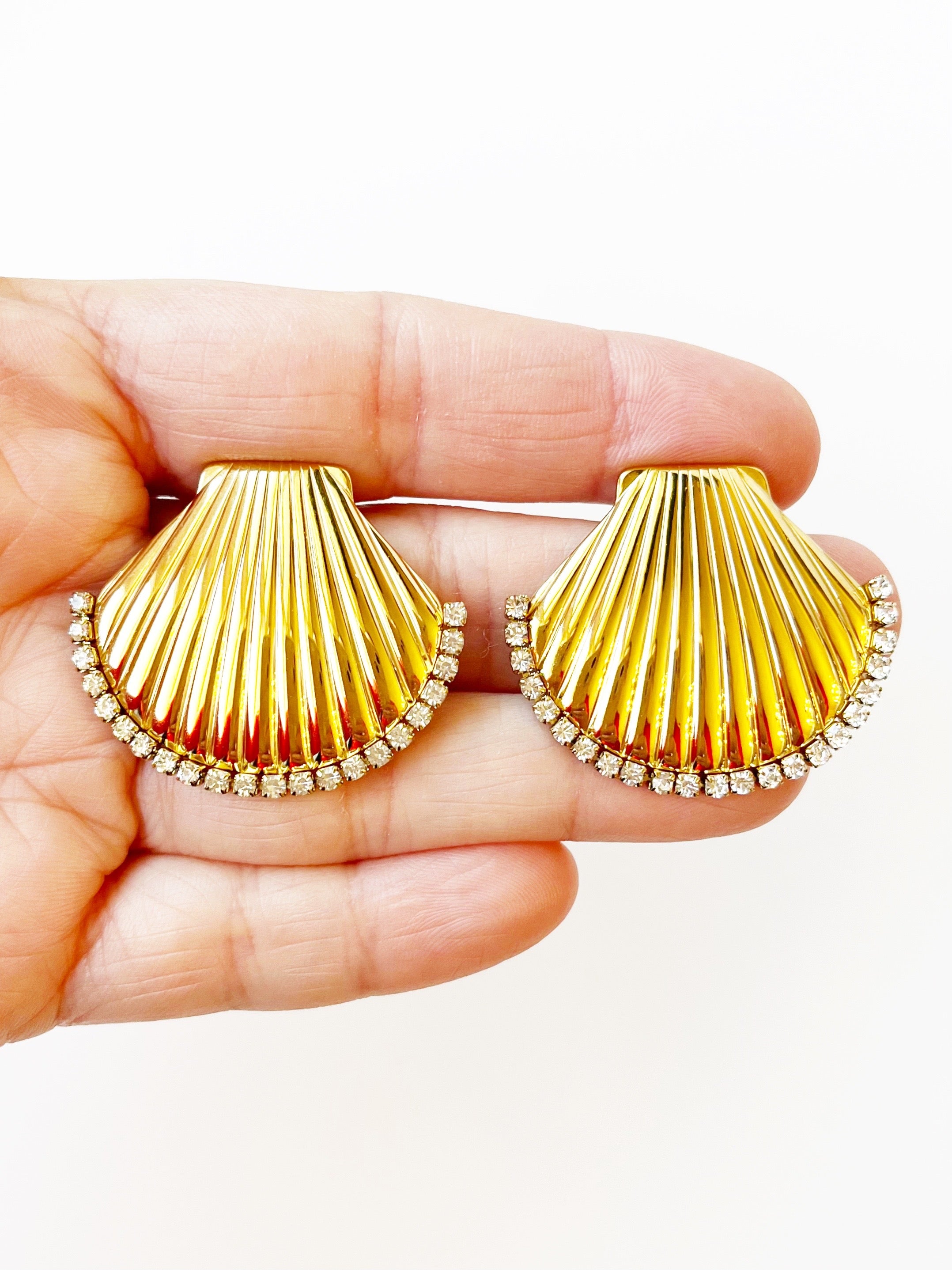 gold shell earrings