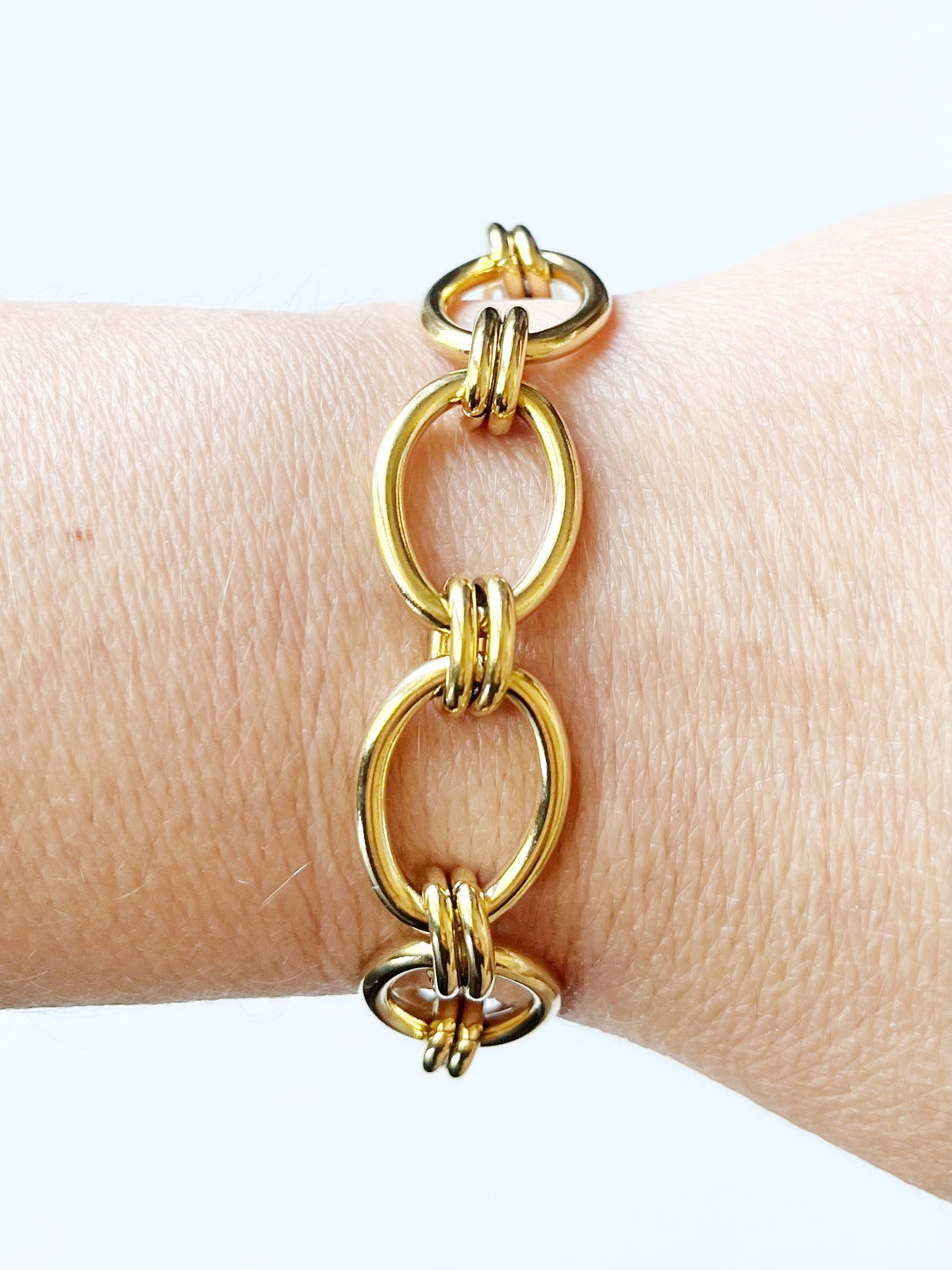 chunky gold chain bracelet on wrist