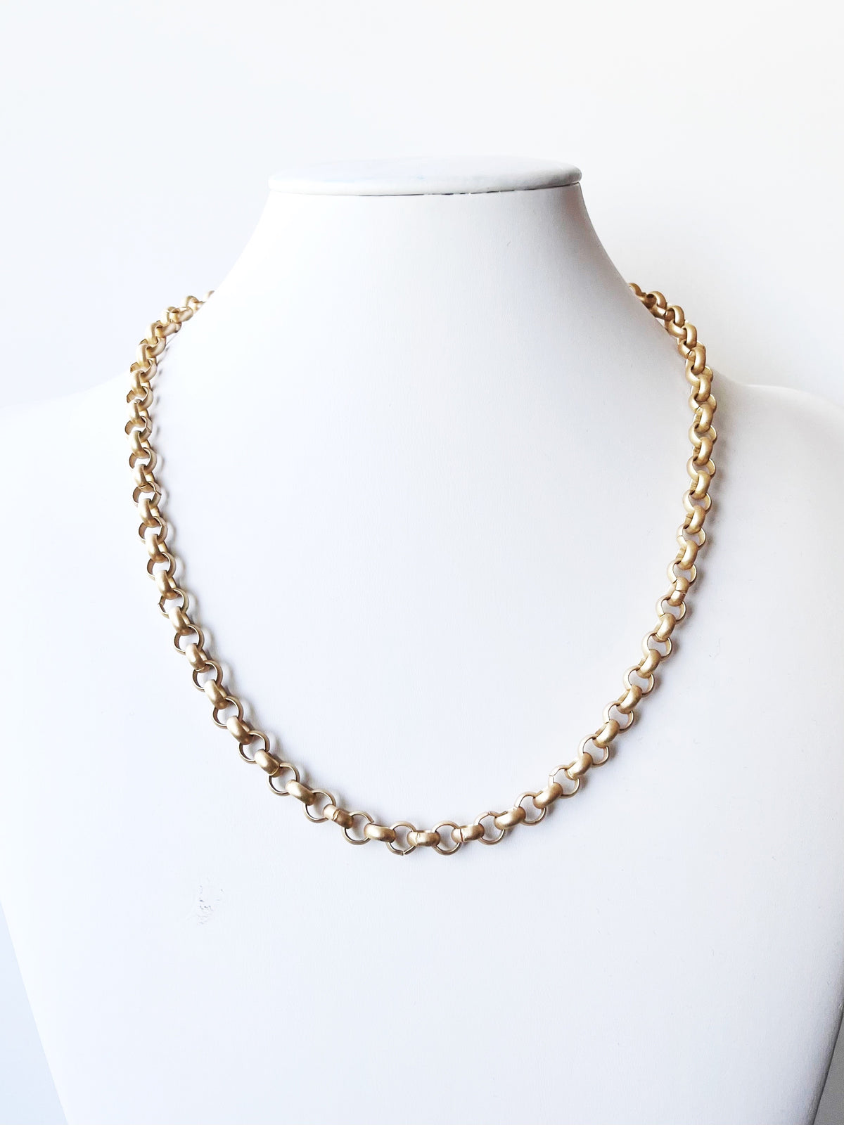 gold rollo necklace