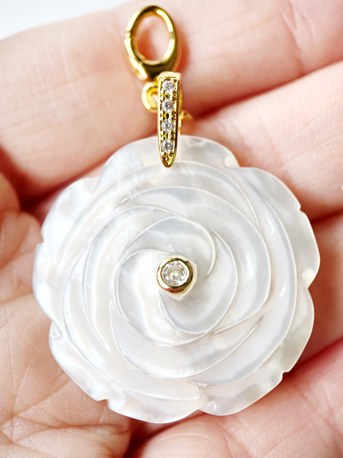 Mother of Pearl Flower Pendant