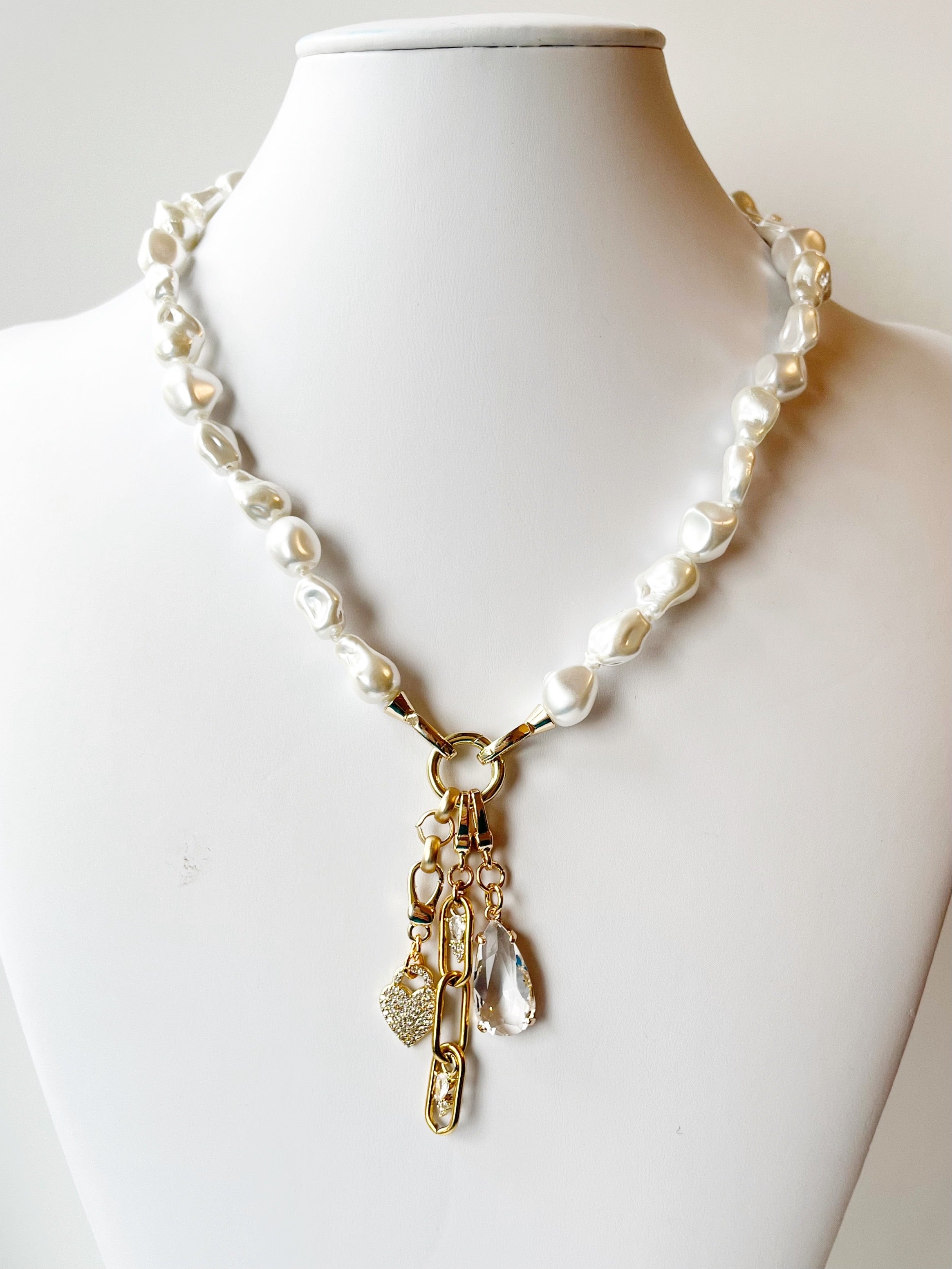 white pearl pendant necklace