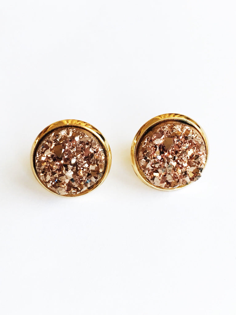 This rose gold resin druzy stud earring is set in a yellow gold color setting.